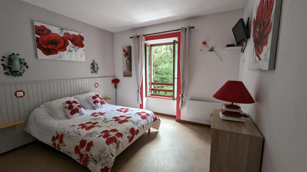 Chambres D'Hotes Les Lits Des Fees Saint-Floret Eksteriør billede